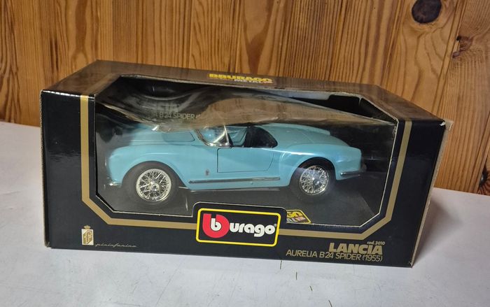 Bburago voiture Lancia Aurelia B24 spider ( 1955) 1/18 - photo numéro 2