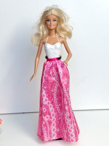 Poupée mattel Barbie Fairytale Princess Fashion Doll, Pink and White