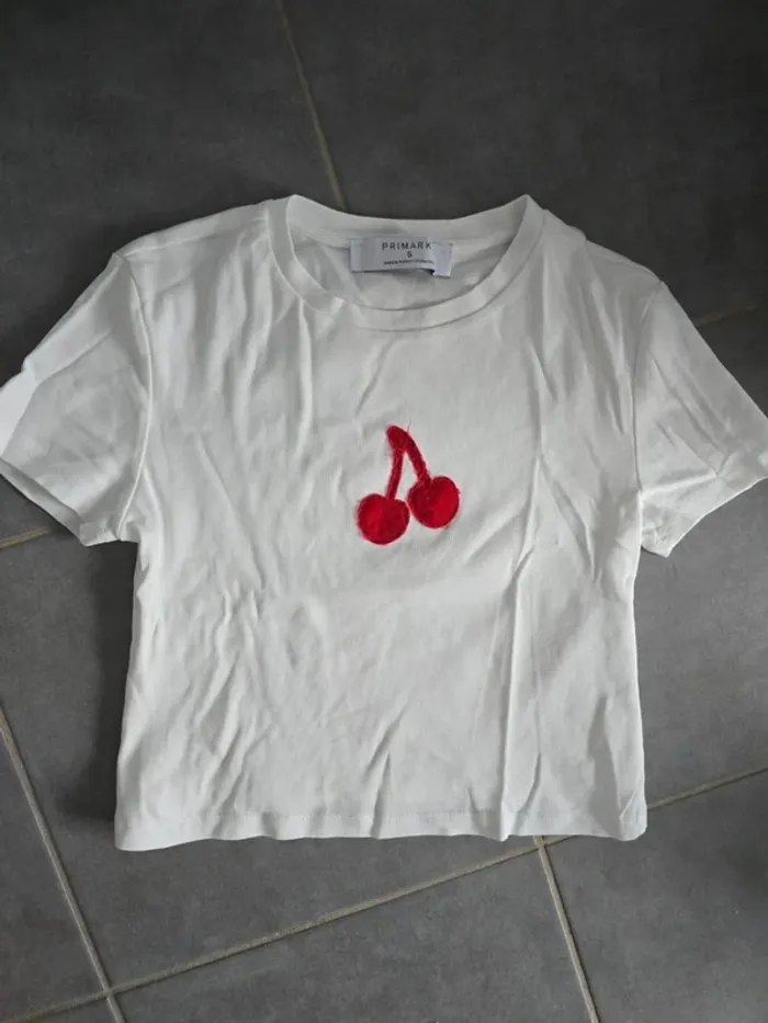 Tee shirt court
