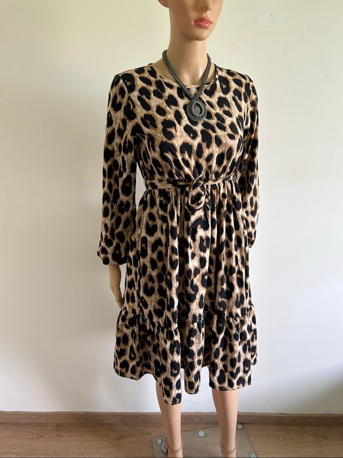 Robe léopard à manches longues Shein taille 36 TBE - photo numéro 2