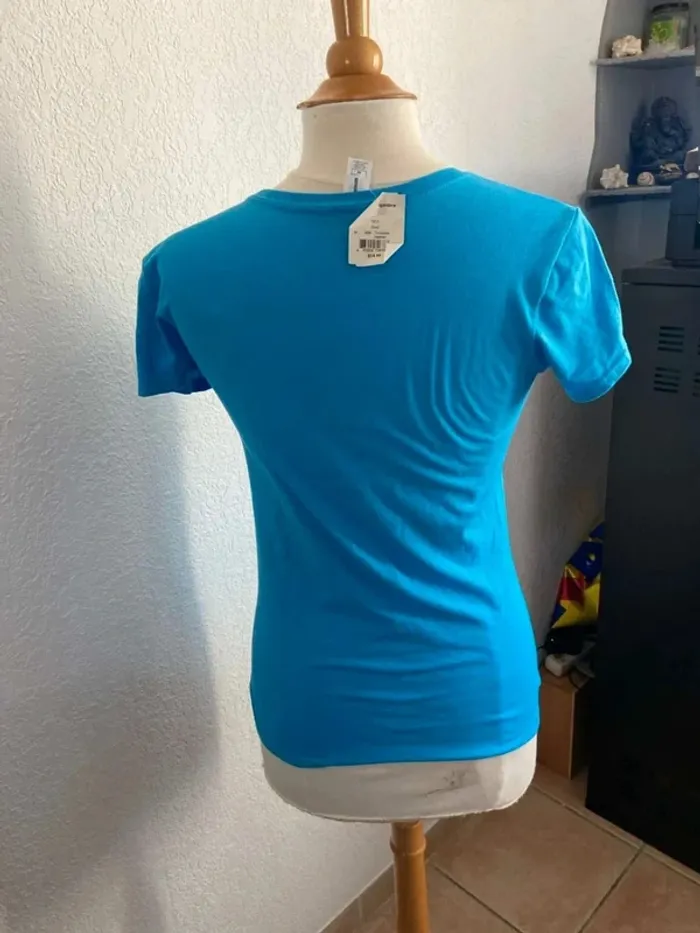 T-shirt neuf  T38 - photo numéro 5