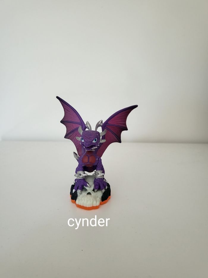 Figurine skylanders   Cynder