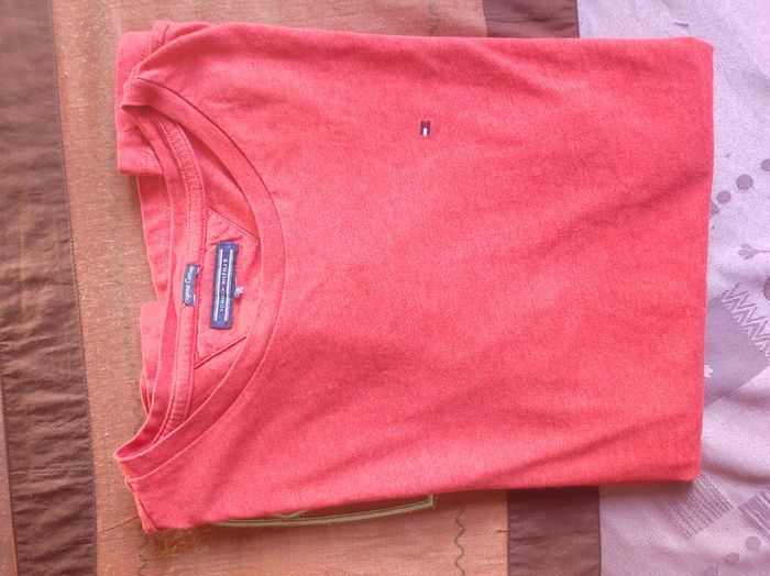 Tee shirt couleur corail Tommy Hilfinger taille M - photo numéro 2