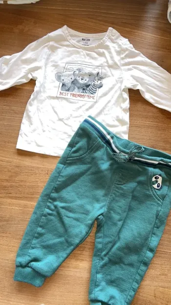 Haut kiabi 12 mois/ bas gemo 12 mois