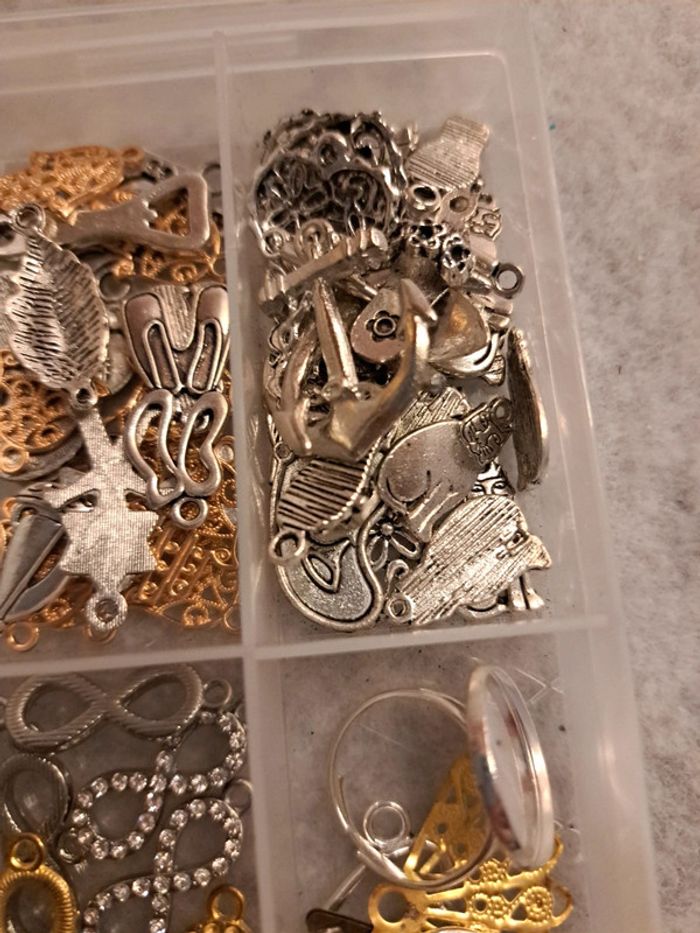 Breloques argenté et doré avec boîte - photo numéro 9