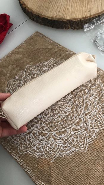 Jolie petite trousse blanche