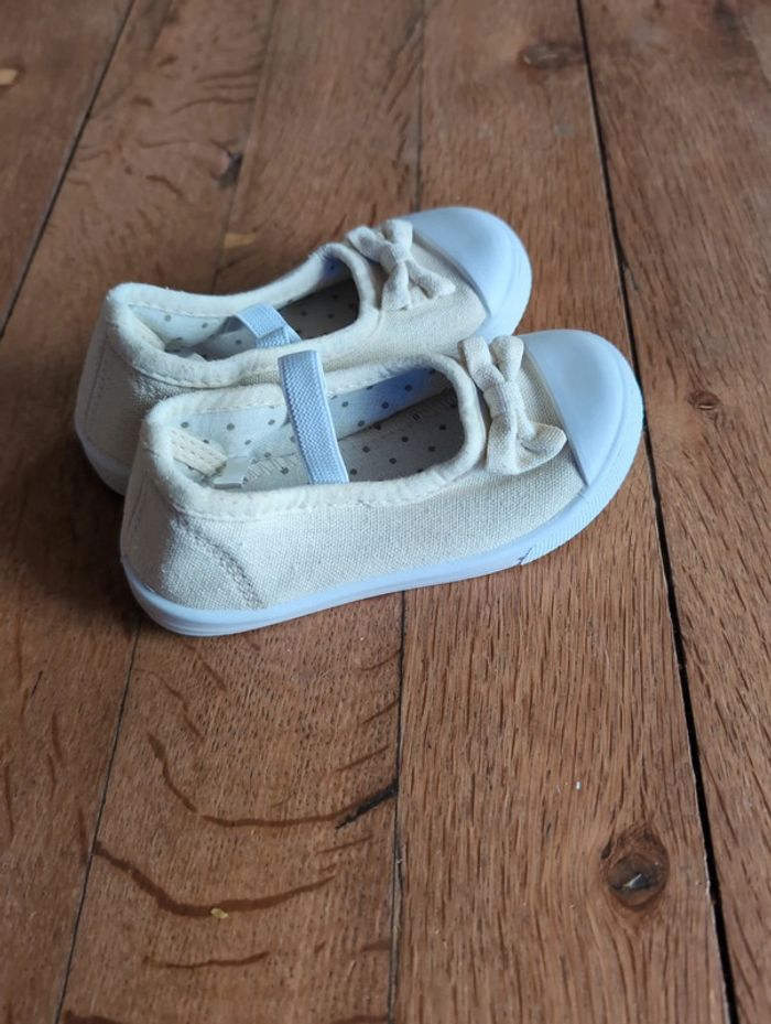 Chaussures pointure 23 - photo numéro 4