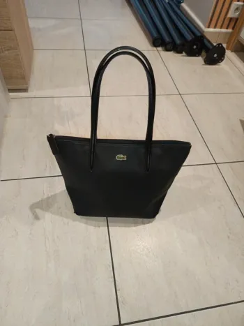Magnifique sac a main Lacoste authentique noir