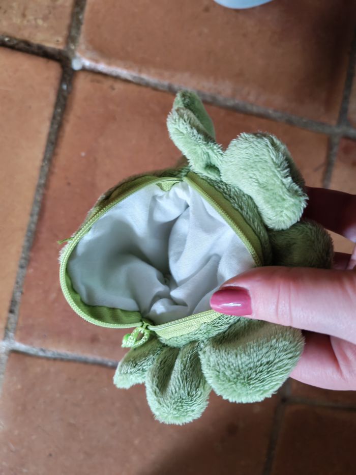 Peluche doudou soleil salade PLANETE BLEUE vert poche fourre tout 16,5 cm - photo numéro 2