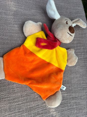 Doudou chien orange et jaune