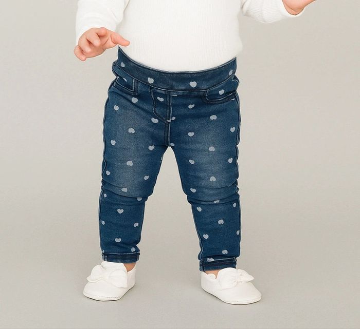 Adorable jean bébé à cœurs 9 mois
