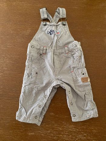 Salopette blanche et grise