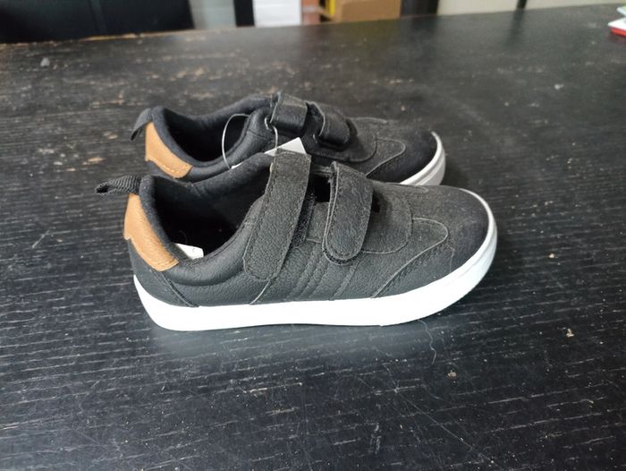 Basket noir taille 26