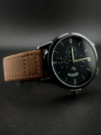 Montre marron, noir, date vintage, dorée