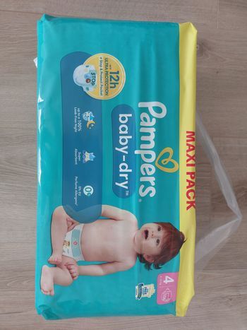 Couches pampers taille 4
