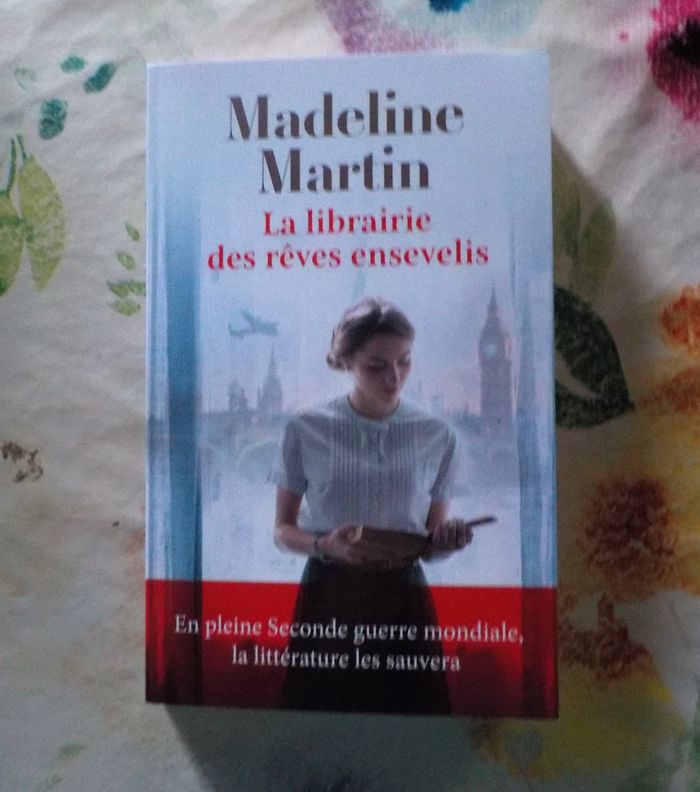 LA LIBRAIRIE DES REVES ENSEVELIS de Madeline MARTIN Ed. France Loisirs