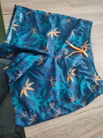 Short de bain olaian neuf 10/11 ans