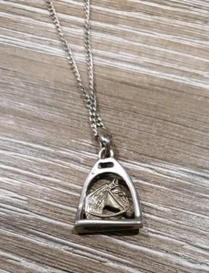 Chaîne avec son pendentif - photo numéro 3