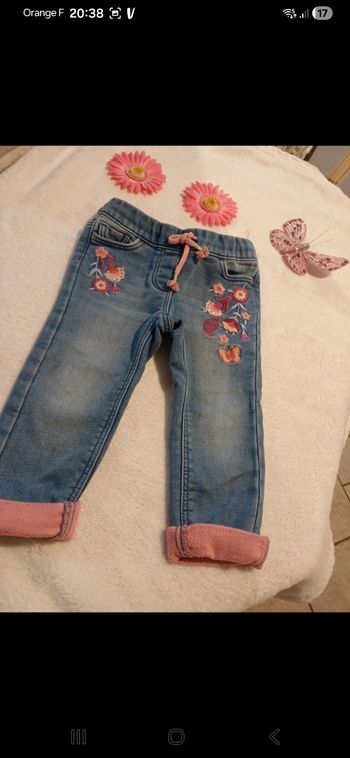 Jean fille taille 24 mois