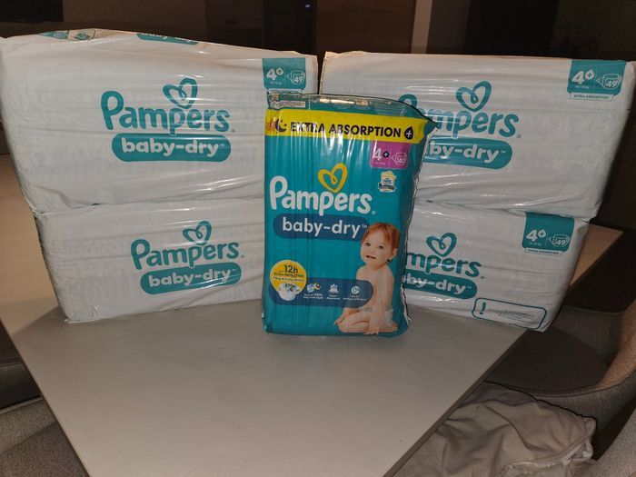 236 couches pampers baby-dry taille 4+