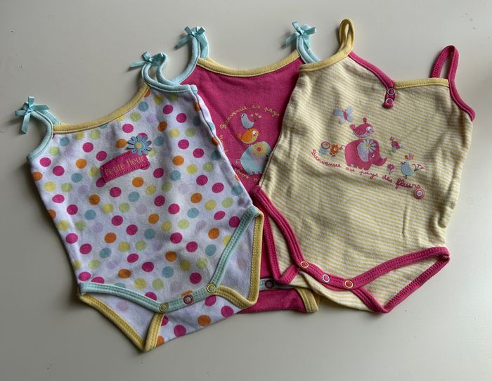 lot 3 bodies colorés petite bretelle avec noeuds taille 3 mois - photo numéro 1