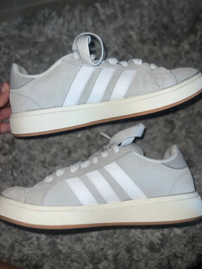 Adidas grise - photo numéro 3