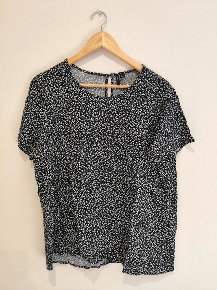 Tee shirt fleuri - photo numéro 2