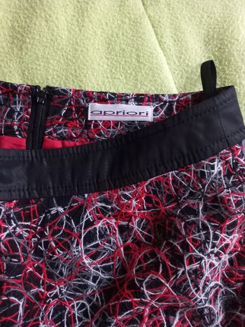 Jupe Apriori quasi neuve t.40 viscose/laine doublée achete 80e