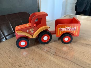 Tracteur avec remorque en bois