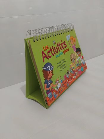 Livre chevalet "Les activités des p'tits génies" neuf