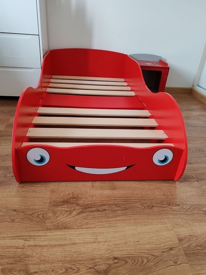 Lit voiture rouge avec matelas (140x70) + commode assortie - photo numéro 5