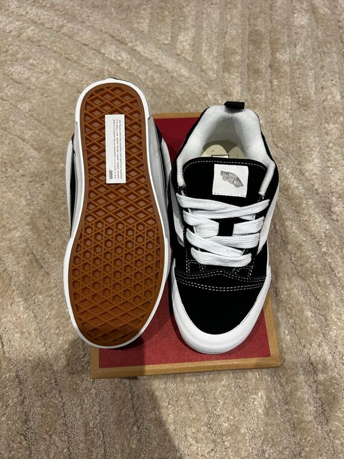 Paire de Vans Knu Skool femme - Taille 36.5