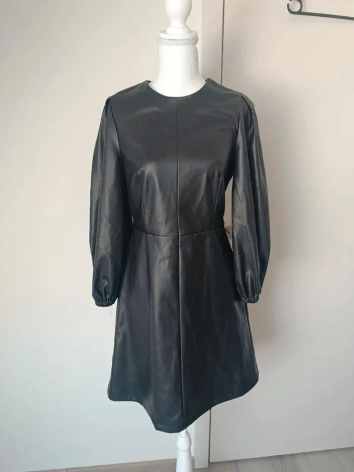 🖤 Robe courte effet cuir Primark – Taille 38