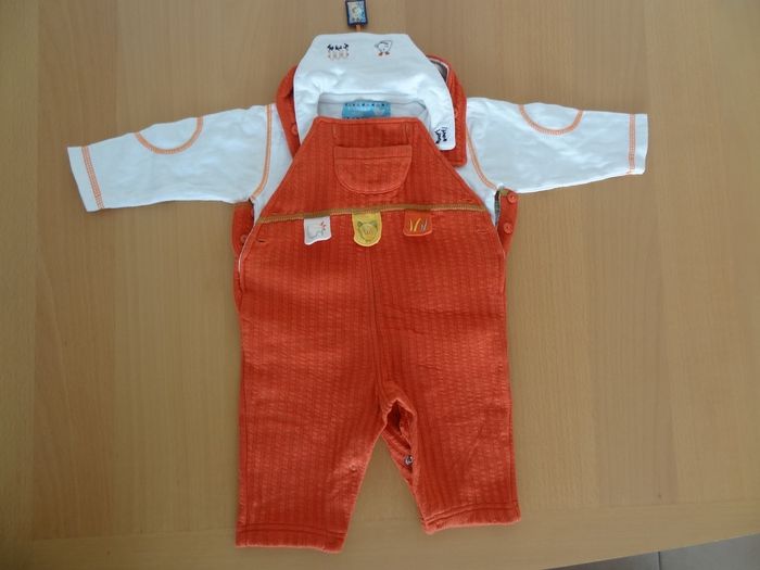 Ensemble salopette T 6 mois