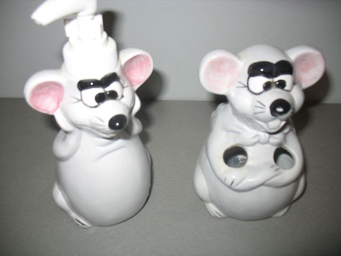 LOT DE 2 ARTICLES DÉCO POUR SALLE DE BAIN SOURIS - n°24