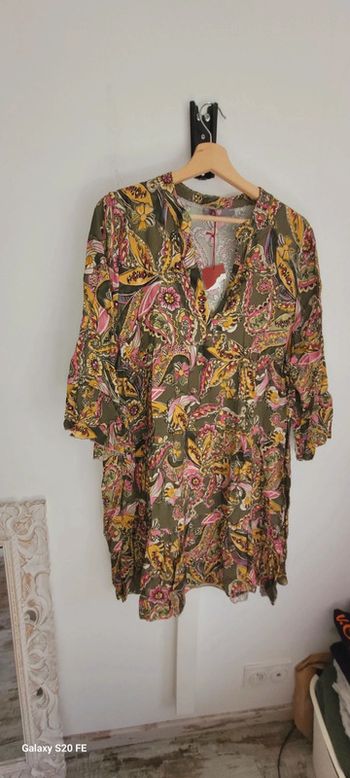 Robe neuve kaki à imprimés 100% viscose taille 42 boutique
