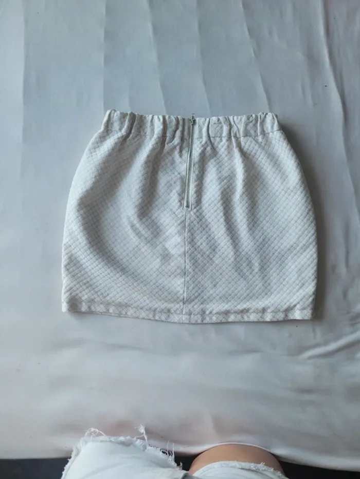 Jupe courte - photo numéro 3