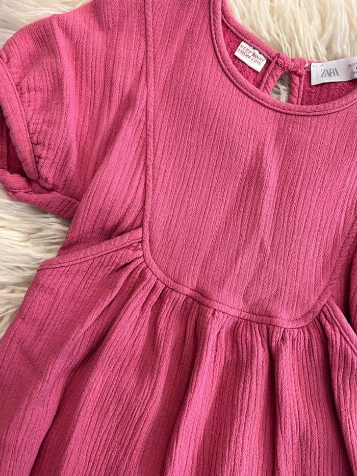 Fille 👧🏻 Robe rose zara 12/18 mois - photo numéro 2