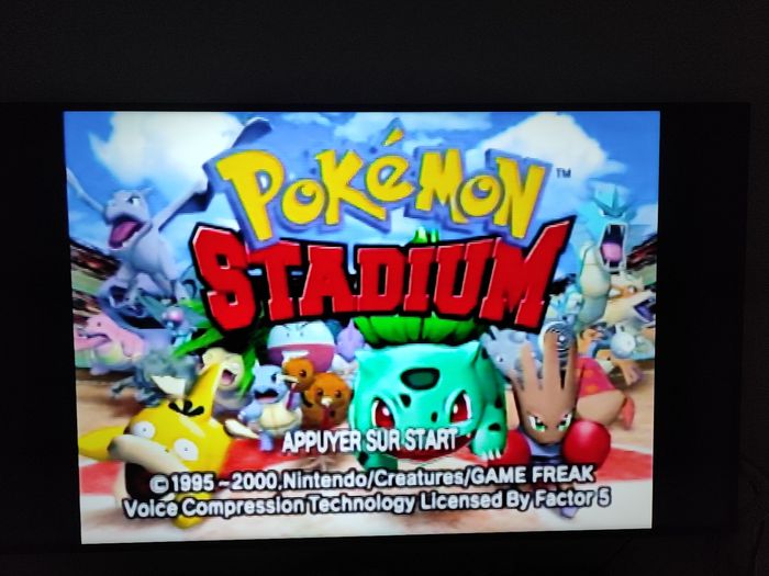 Console Nintendo 64 avec manettes - photo numéro 5