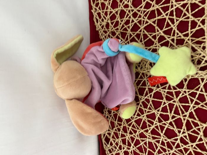 Doudou et compagnie marionnette lapin Zigzag beige rouge vert bleu rose - photo numéro 2