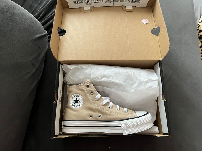 Converse 35.5  neuf - photo numéro 2
