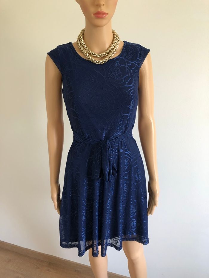 Robe bleue marine neuve sans manches Mela London taille 36 (valeur 45€)