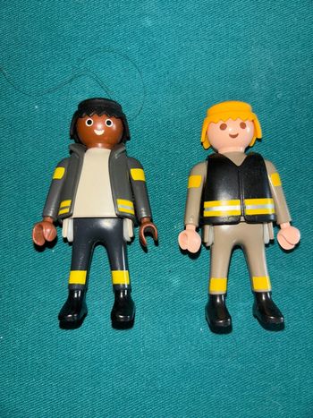 Lot 2 personnages playmobil