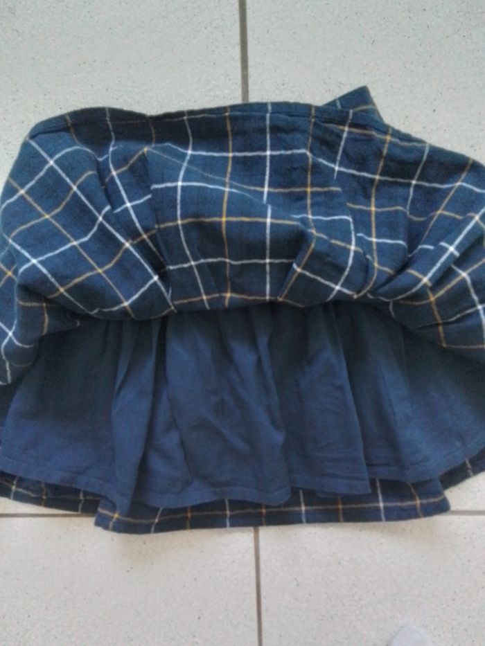 Jupe plissée doublée. Taille 8ans - photo numéro 4