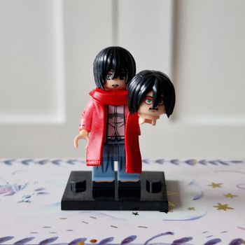 Minifigure L'attaque des Titans  - Mikasa Ackerman n3