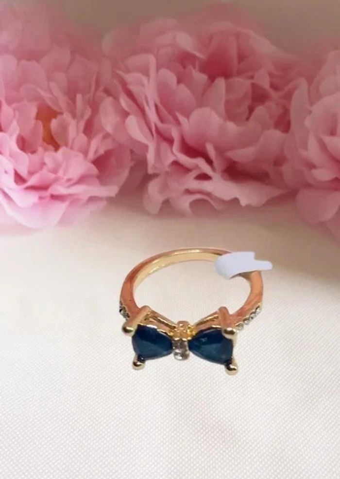 Bague Plaqué or avec un noeud en pierre bleue et strass taille 17 ou 54 - photo numéro 4