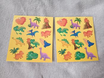Lot de 2 planches de stickers dinosaure