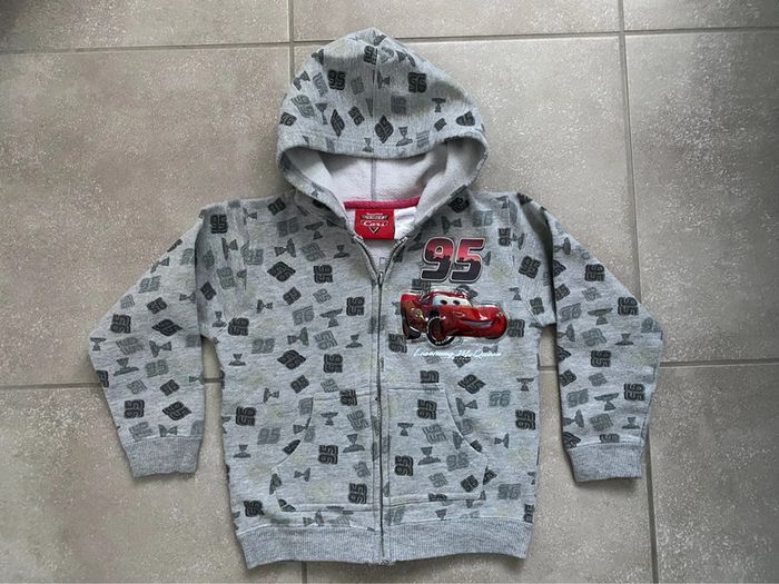 Gilet zippé Cars taille 6 ans