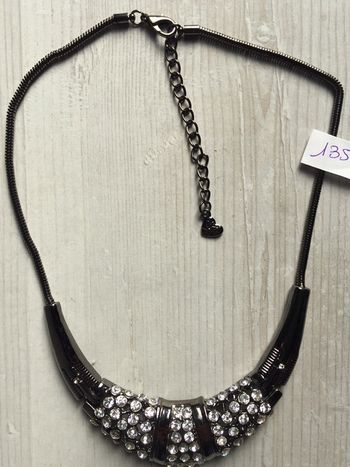 135-Collier ras le cou NEUF