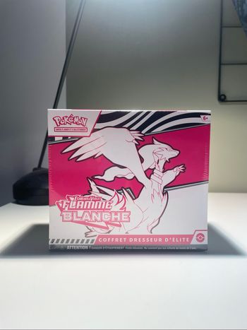 ETB Pokémon Flamme Blanche – Neuf, Scellé, EV10.5